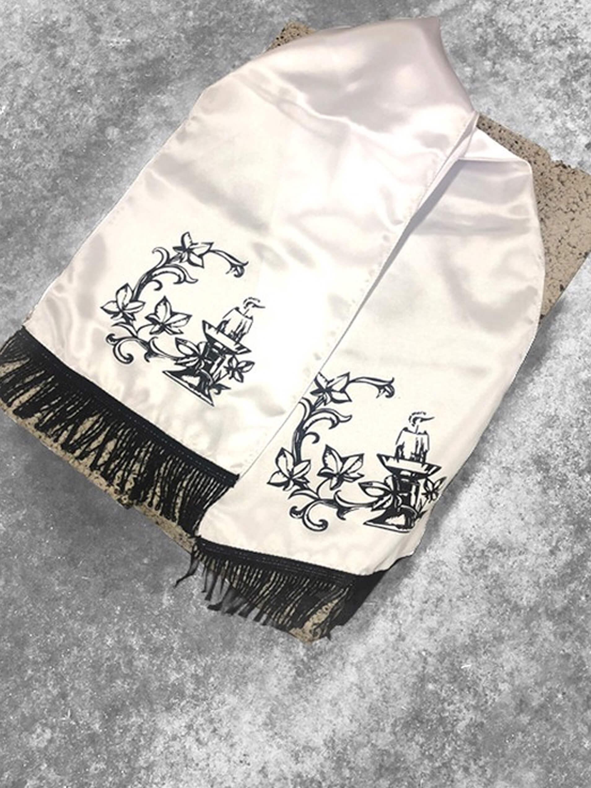 Apbedīšanas birojs Angel AB piedāvā plašu izvēli sēru lentam ar persanalizēto tekstu bērēm