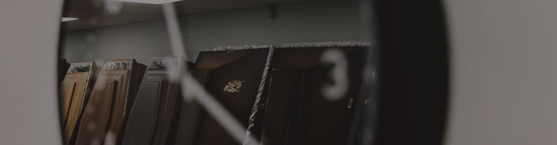 Mūsu specialisti palīdzēs jums izvēlēties pareizus apbedīšanas piederumus