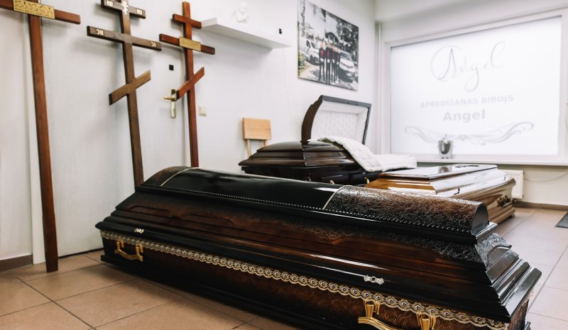 Apbedīšanas birojs Angel, Nometņu iela 9, Jūrmala piederumi